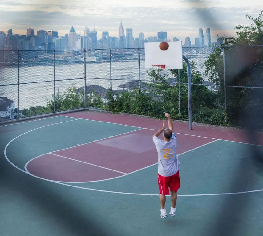 lapangan-basket-paling-unik-di-dunia-yang-viral