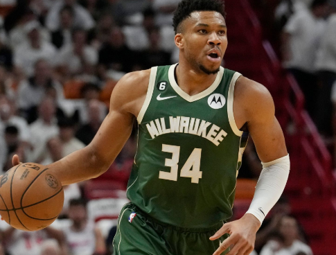 nasib-giannis-di-bucks-tidak-pasti-menjelang-batas-transfer